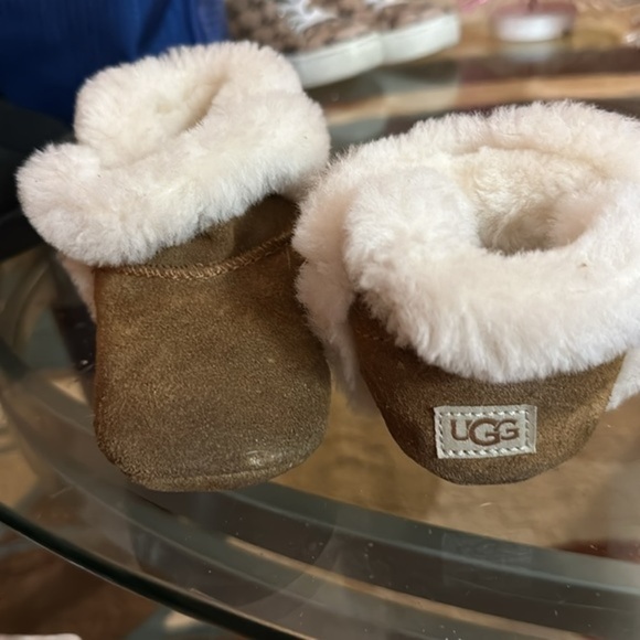 Toddler 4/5 UGGs in Excellent Condition. - Picture 6 of 11